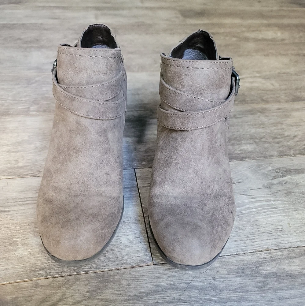 Indigo Rd. Sigrid Booties - Picture 3 of 12